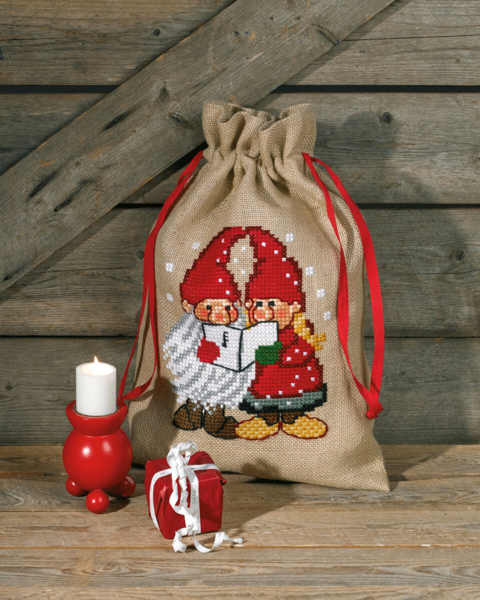 Borduurpakket Kerstsok met zingende kabouters 39 x 55 cm