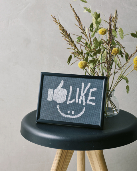 Borduurpakket Like!! 18 x 13 cm