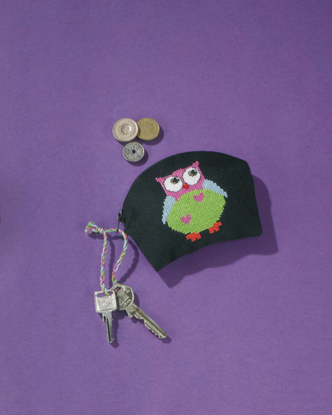 Borduurpakket Uil op zwart portemonnee 13 x 10 cm