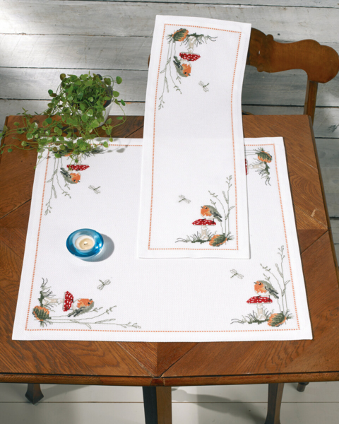 Borduurpakket Roodborstje en paddenstoel 56 x 56 cm