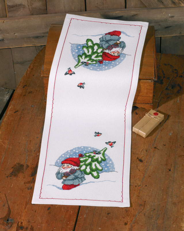 Borduurpakket Kabouter met kerstboom 34 x 94 cm