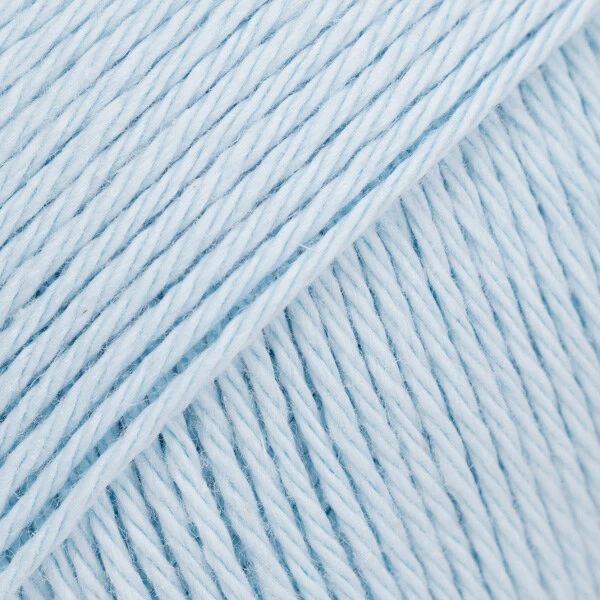 DROPS Magic 26 Ijsblauw (Uni Colour)