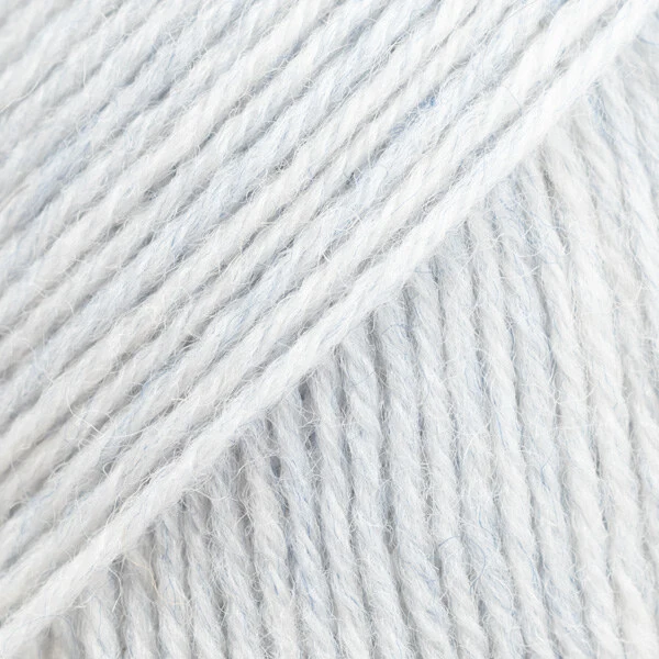 DROPS Fabel Uni Colour 126 Bleke hemel