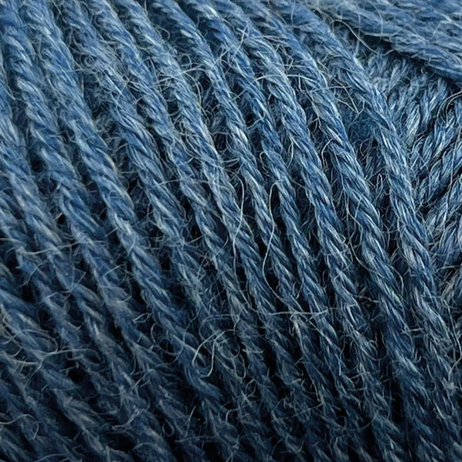 Onion Nettle Sock Yarn 1024 Stoffig blauw