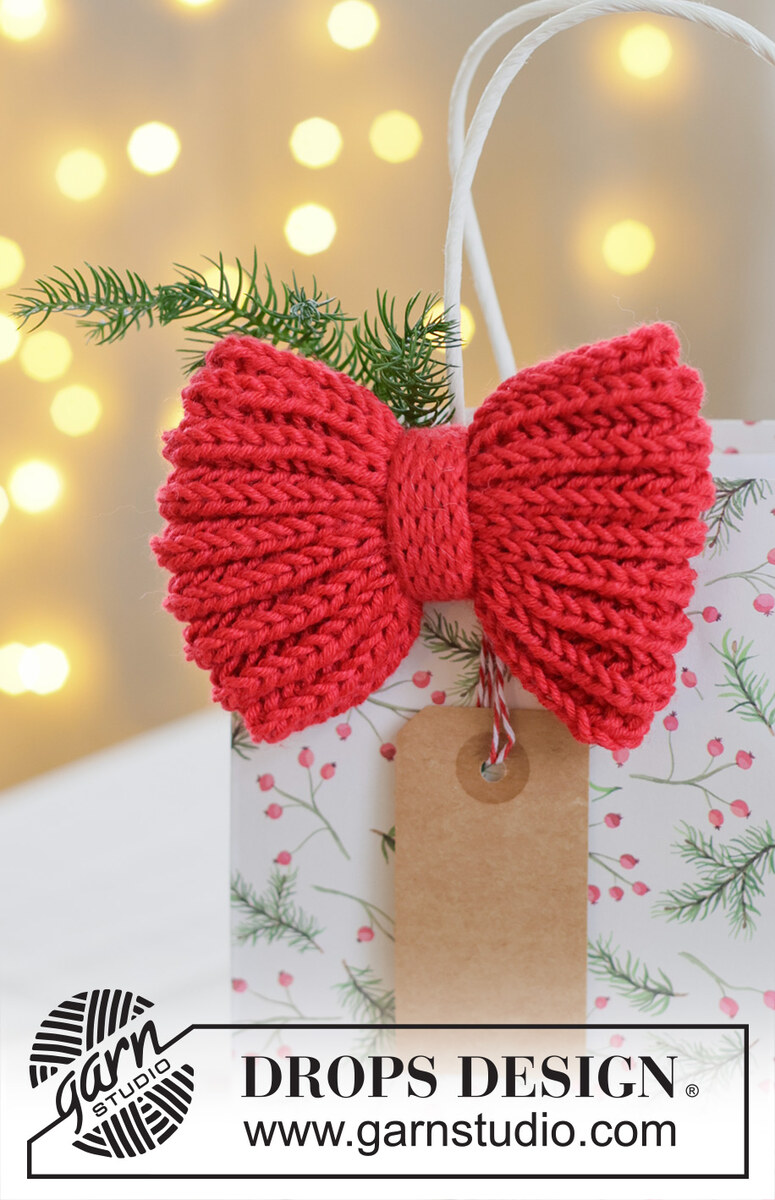 0-1628 Holly Red Bow by DROPS Design