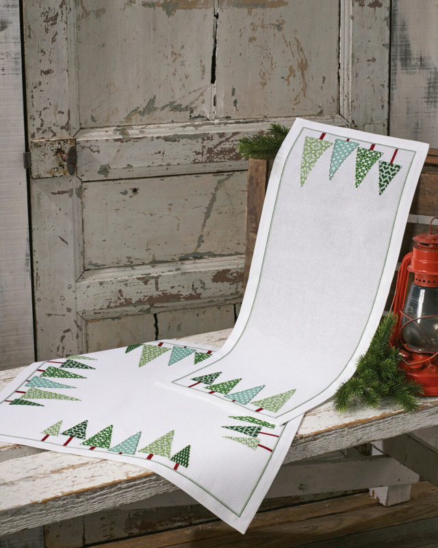 Borduurpakket Kerstbomen op een rij 56 x 56 cm