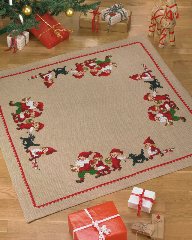 Borduurpakket Kabouters / zwarte hond 120 x 120 cm